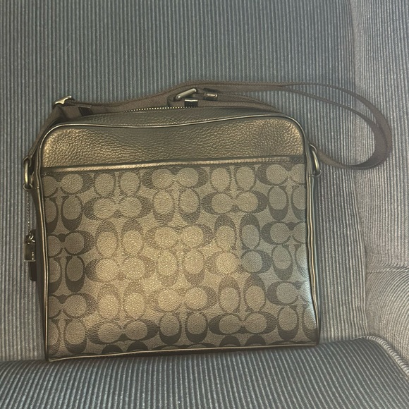 Limited edition coach crossbody. - Picture 2 of 4